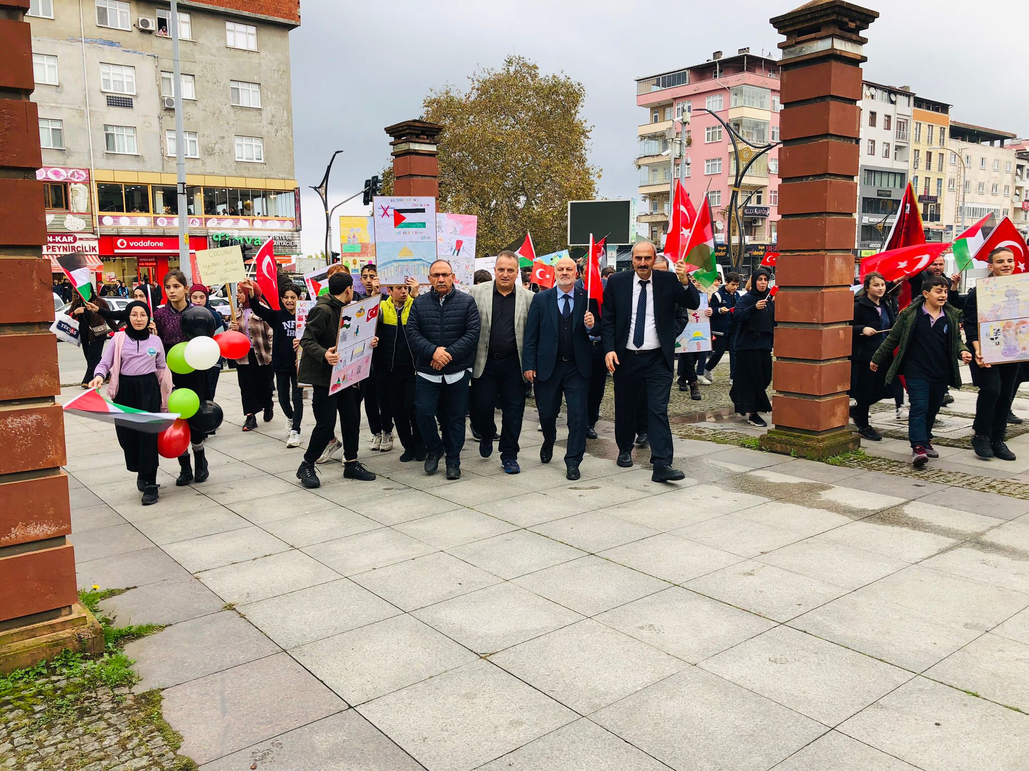 Katliamı, zulmü ve soykırımı protesto ettik
