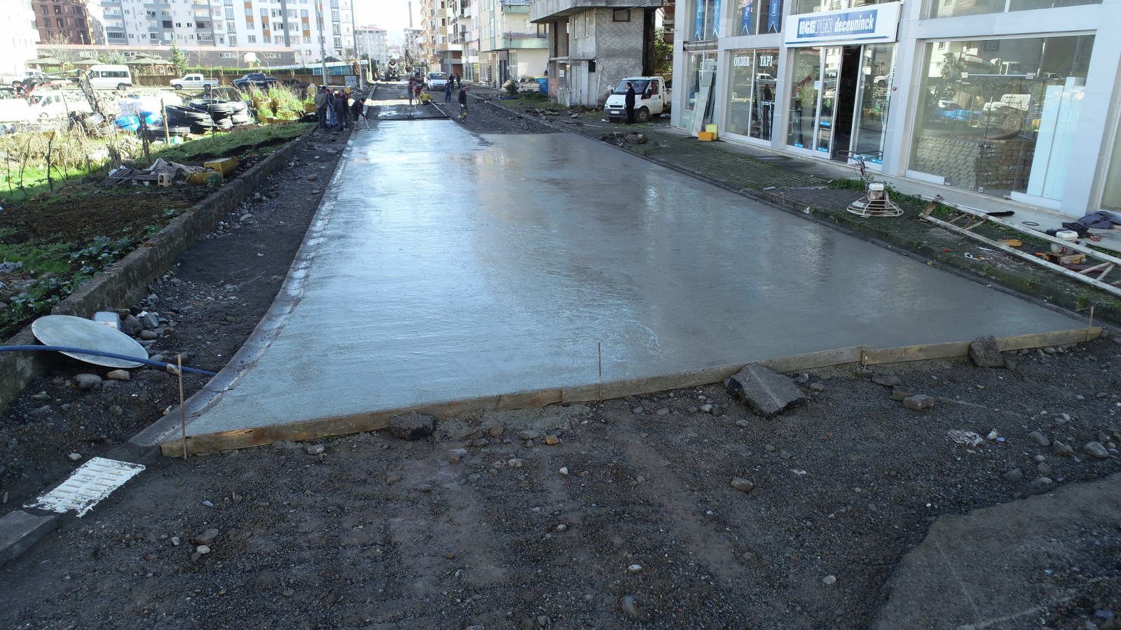 Hacışahinler Caddesinde üst yapı çalışmalarına başladık.