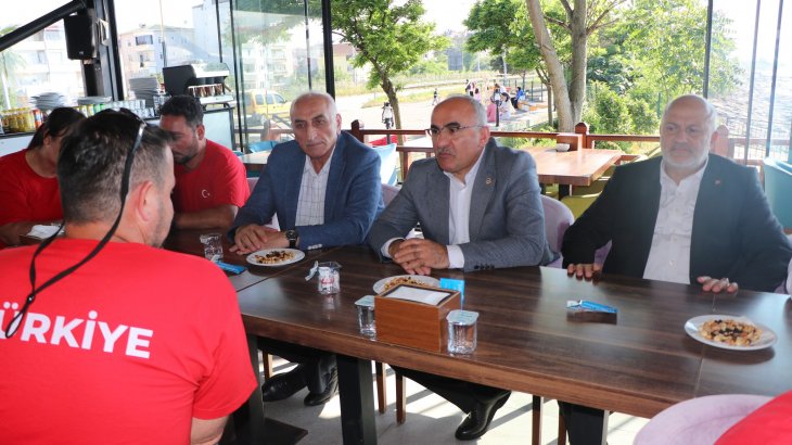 Vekil Mertoğlu Ardeşen'de Rafting Milli Takımıyla Bir Araya Geldi