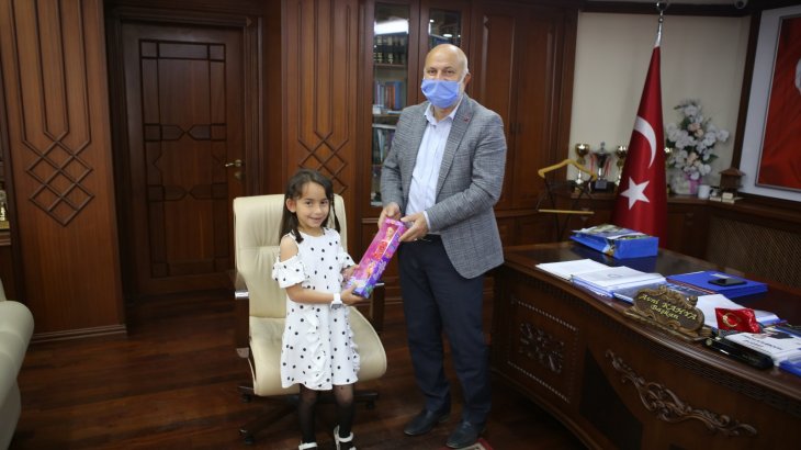 Küçük Tuğçe’ye Teşekkür Hediyesi