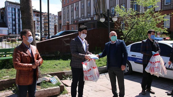 İlçede Görev Yapan Kolluk Kuvvetlerine Siper ve Yıkanabilir Maske Desteği