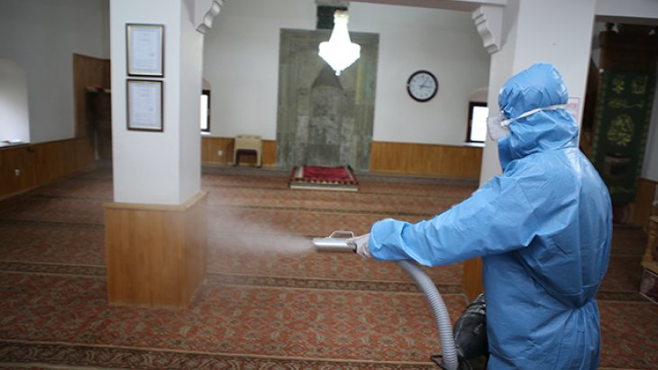 Ardeşen Belediyesi Camilerde Dezenfekte Çalışması Yaptı