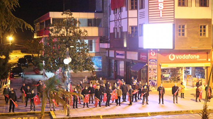 Hep Bir Ağızdan istiklal Marşı Okudular